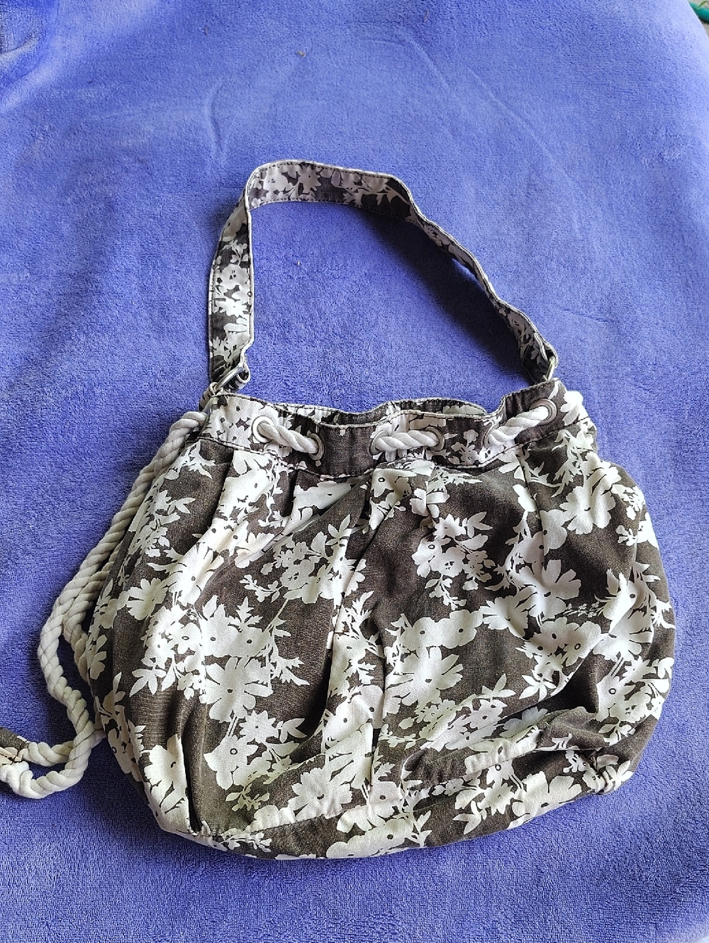 Aeropostale Floral Drawstring Shoulder Bag in Brown and Cream